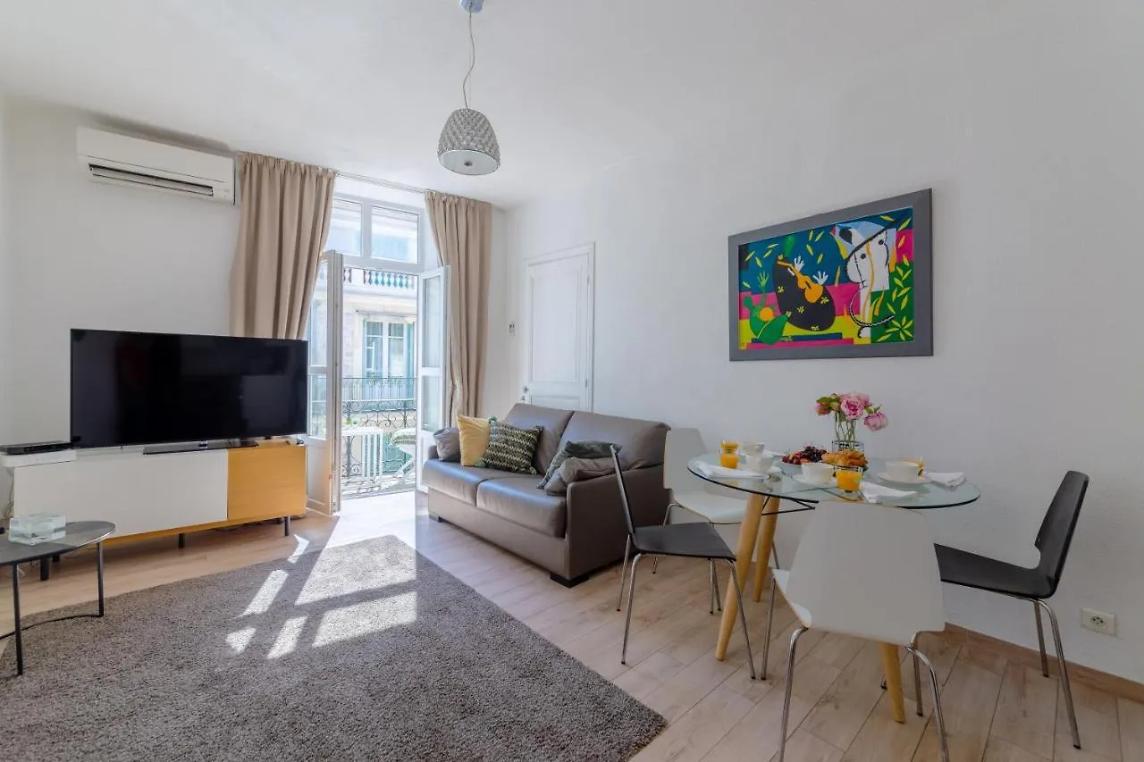 Apartment On Dante Street Next To The Sea