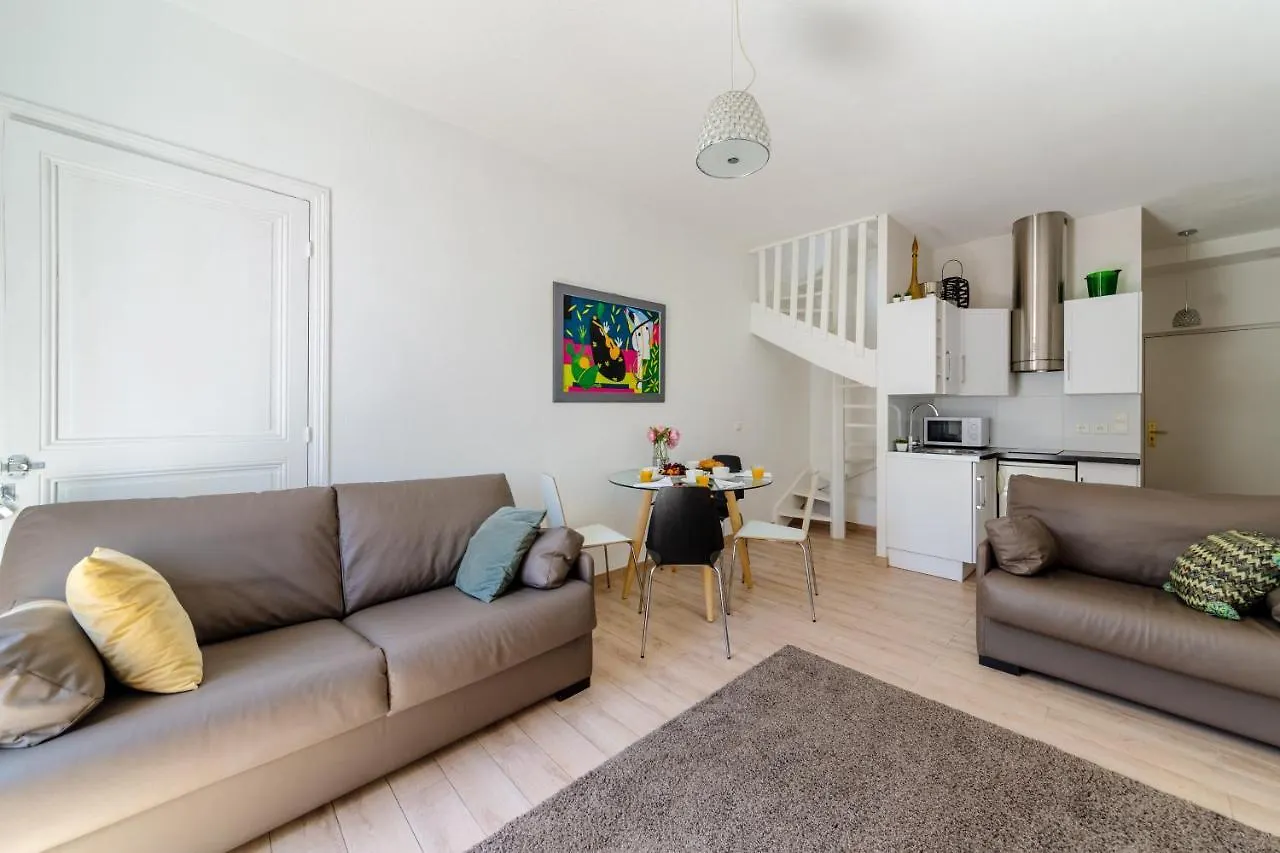 Apartment On Dante Street Next To The Sea Nice France