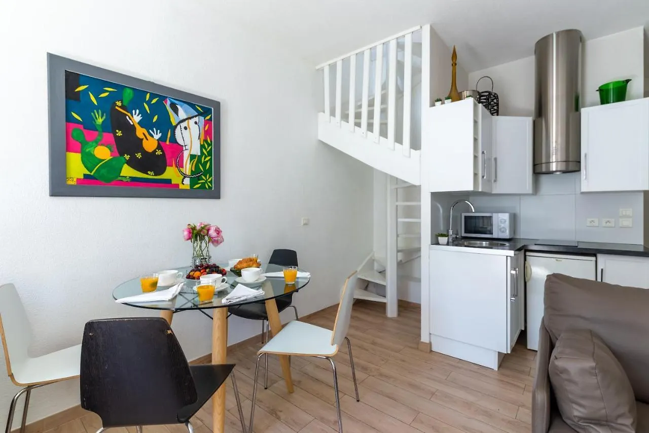 Apartment On Dante Street Next To The Sea Nice 0*,  France