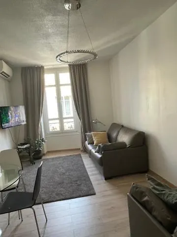 Apartment On Dante Street Next To The Sea Nice France