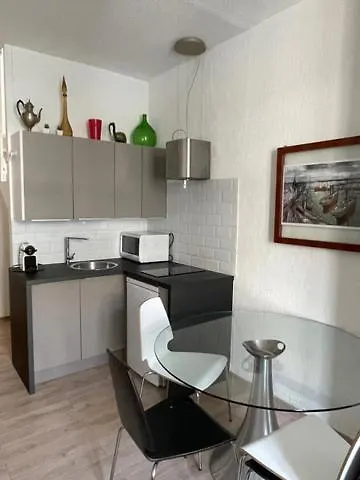 Apartment On Dante Street Next To The Sea Nice France