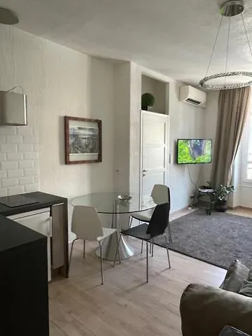 Apartment On Dante Street Next To The Sea Nice