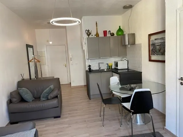 Apartment On Dante Street Next To The Sea Nice